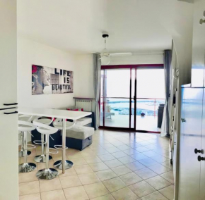 Appartamento con suggestiva vista mare a Sanremo San Remo